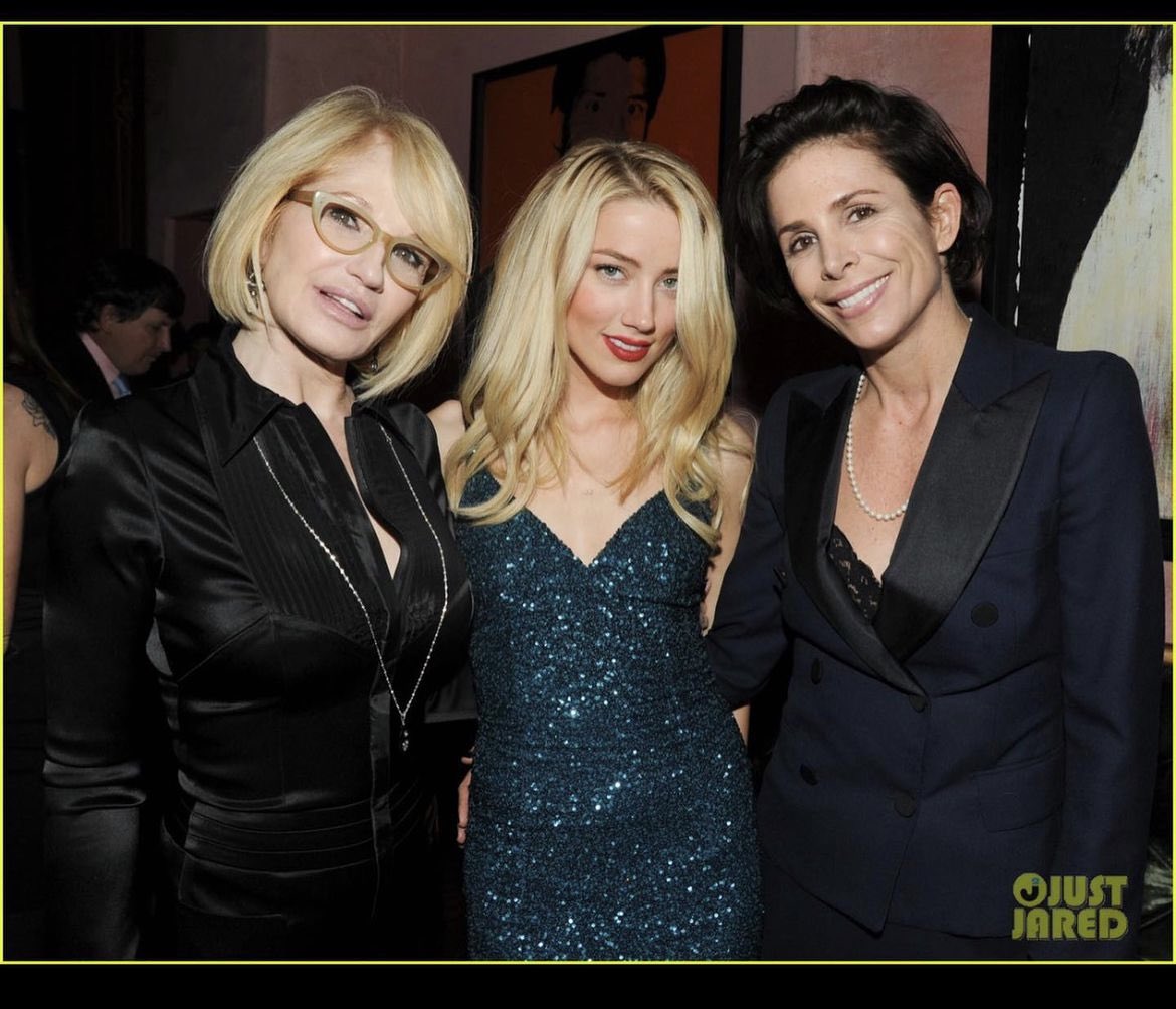 Uniquecheema's tweet photo. @stirgussa Repeat after me 👏 @EllenBarkin 👏 is 👏 a 👏 LIAR 👏 like #AmberHeard 👏👏👏👏👏👏👏👏 So cut the crap! #objectionhearsay #JohnnyDeppIsASurvivor #AmberHeardIsAnAbuser #ellenbarkinisbarkinglies #amberheardBotAlert https://t.co/39FjQfcYzB