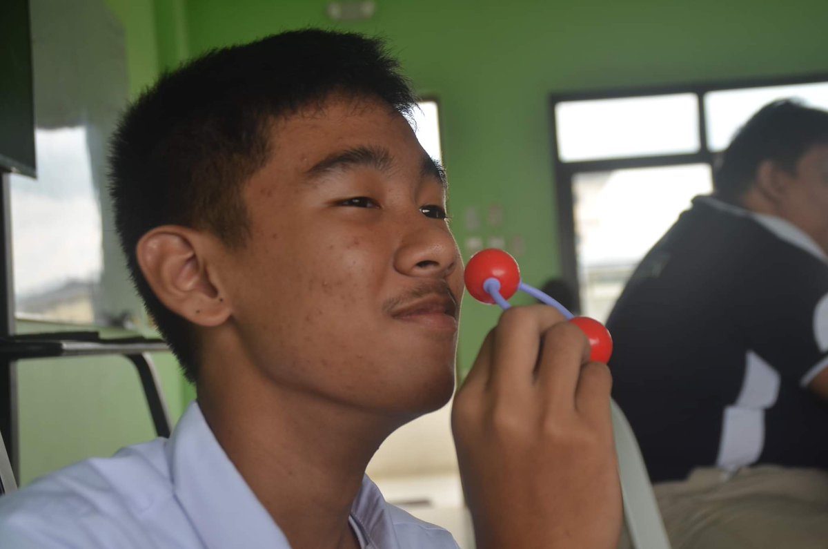 BenjoCalapiz's tweet photo. i miss grade 9 https://t.co/LpQl635KPb