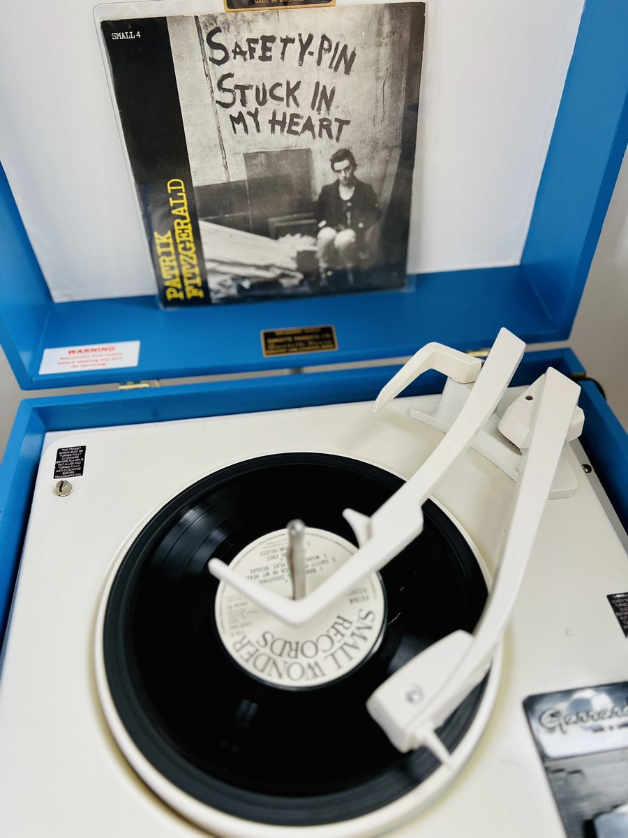 AGC_LONDON's tweet photo. #NowPlaying at the Art Gallery
#PatrickFitzgerald #SafetyPinStuckInMyHeart #Vinyl #Dansette https://t.co/gliKQRC19h