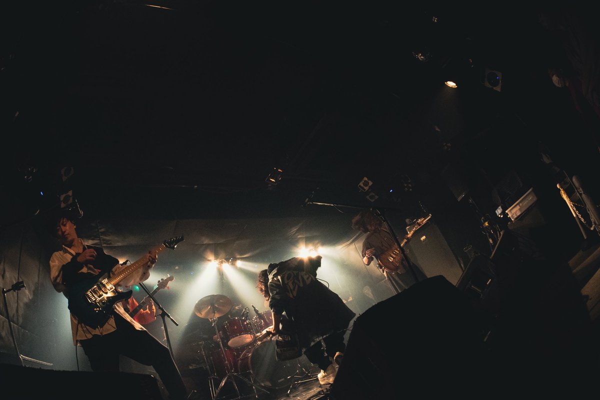 Aftertalk_News's tweet photo. 🎉Thank youちょこフェス🎉
@下北沢WAVER(@livehousewaver)

1.Searchlight
2.寝起きのビート
3.ぼくらのカーテンコール
4.パクチーナイトカーニバル
5.逆巻く風に春来たる
6Story Writer

Support
Bass  一馬(@kAzuMa12345 )
Dr タイト(@rudis_drum )

photo by @KazShimz 

2/25にまた会いましょう🎉 https://t.co/4qU1Npxf4a