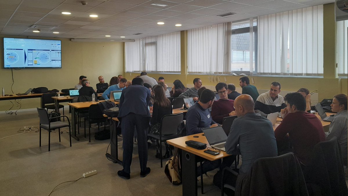 IndesiaOrg's tweet image. En este #WorkShop de @GaiaXSpain  se han creado grupos de trabajo según 2 variables de los sectores de los participantes: volumen de producción y variabilidad del producto. De este, modo los #espaciosdedatos son más cualitativos.