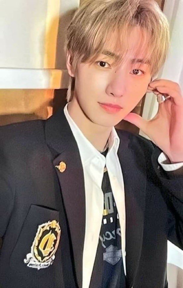 wooclosed's tweet photo. ꒰ want to buy ꒱ 

🛒 𓂃 wtb sunghoon uniform   ࣪ .  ৎ 

⊹ prio tingi, selective with sets
⊹ prefer within manila and has sco
⊹ off replies = on hold / found

#. wtb enhypen sunghoon uniform manifesto weverse global pob https://t.co/MyrIq86yrw