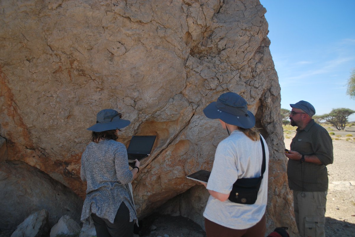 Archaeo_Oman's tweet image. The new field season has begun! This year we will explore the rock art of the Al-Mudhaybi area, starting with a beautiful white rock near Al-Khashbah.
#Oman #BeautyHasAnAddress #beautifuloman #ExperienceOman #OmanByYou