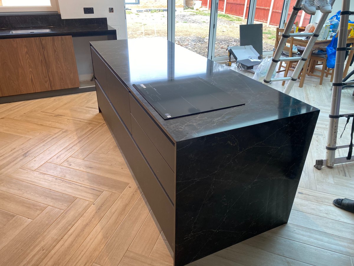 My Kitchen Worktop is excited to announce our new project with a client in London, featuring the Classic Quartz Cloudy Beige worktop material. 
mykitchenworktop.co.uk
maps.google.com/?cid=440630221… RT