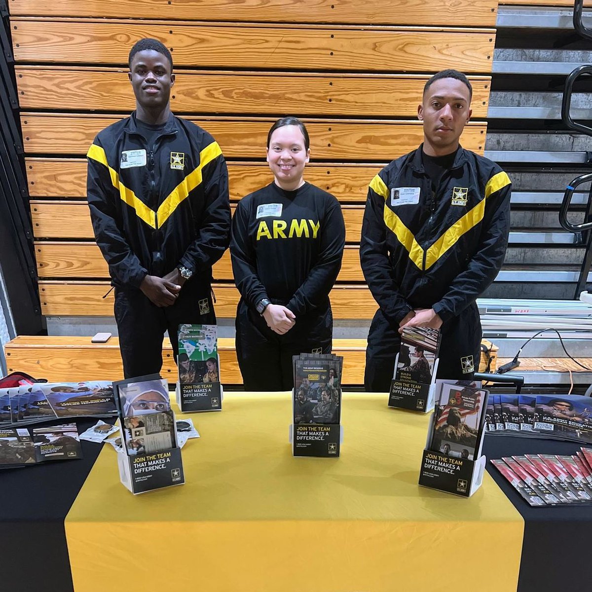 woschools's tweet photo. Students at West Orange High School participated in the U.S. Army Fitness Challenge. This event encouraged our students to lead a healthy lifestyle and become advocates for a healthier nation. Click to read more: https://t.co/qeBt1I90Qi https://t.co/xeKUQzpgf0
