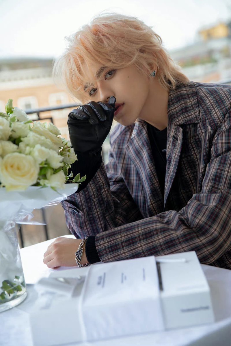 MiKiii080226's tweet photo. Prada Ambassador Cai Xukun @CXK_official 😻😻😻
Cai Xukun''s fashion expression and refinement are truly captivating as Prada''s brand ambassador and VIP guest at the FW23 show in Milan.
#CaiXukunPradaFW23inMilan https://t.co/Pe94EO9YwX