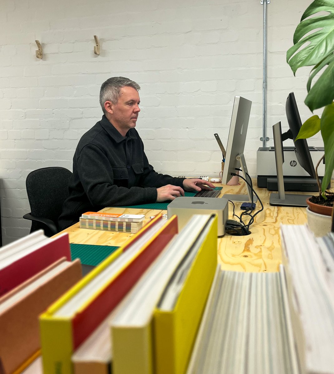 Meet our tenants🙋🏻

📍Shaun from @brandandglory is a Freelance Graphic Designer based in Liverpool.

📩Join our co-working space, we have room for a few businesses to be based out of our studios!

#coworkingspace #liverpoolbusiness