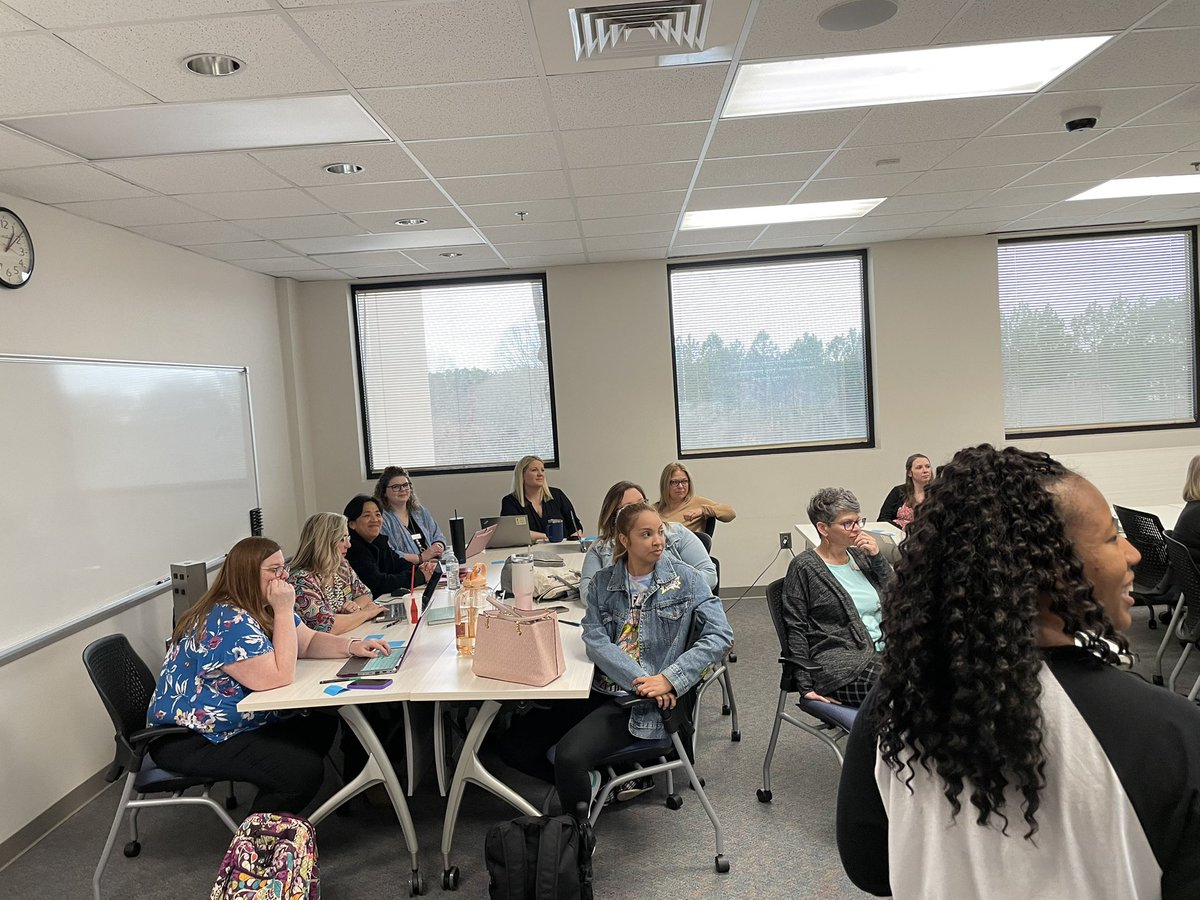 GCPSITICoach's tweet photo. Choice sessions are up and running for the Elementary ITI Coach in-service! #iticoach #gcpsiticoaches https://t.co/itOdcH8iaI