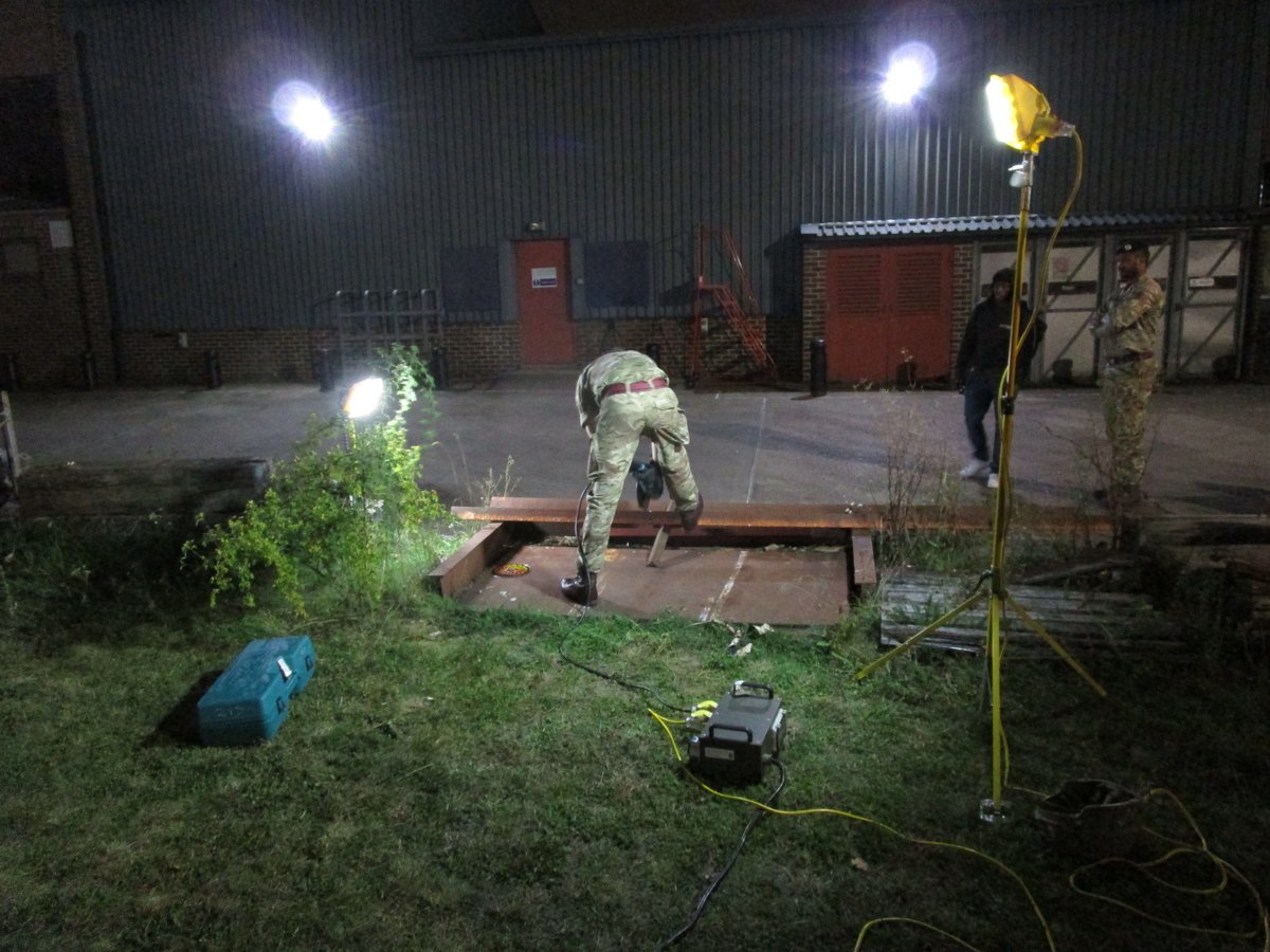 Great stuff from the team at 217 Fd Sqn the other night. Practicing their combat engineer skills, as well as setting up the electric generator.