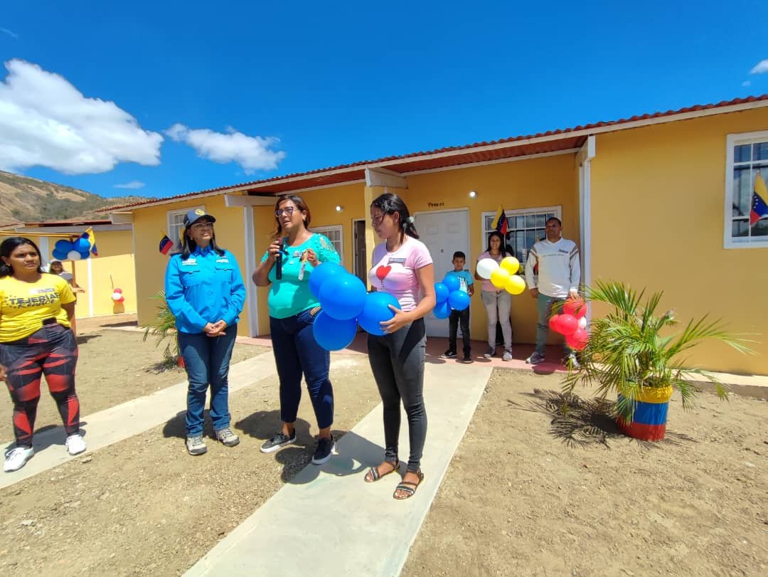 📺 #ENVIVO || Docente y beneficiaria, Isbelia Molina: En la tragedia de Las Tejerías, perdí a cinco familiares y mi casa quedó desvanecida, por varios meses estuve en el refugio del Gimnasio Vertical de La Victoria