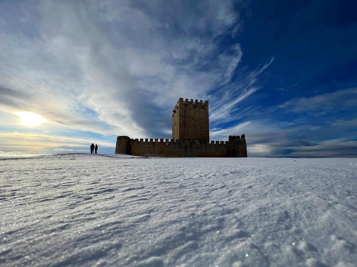 Día de #nieve en #Tiedra #fotografia #photography #snowphotography #snow #valladolid #turismo #castillayleon #cylesvida #pueblosmagicosdeespaña #mediorural #castillo #castle