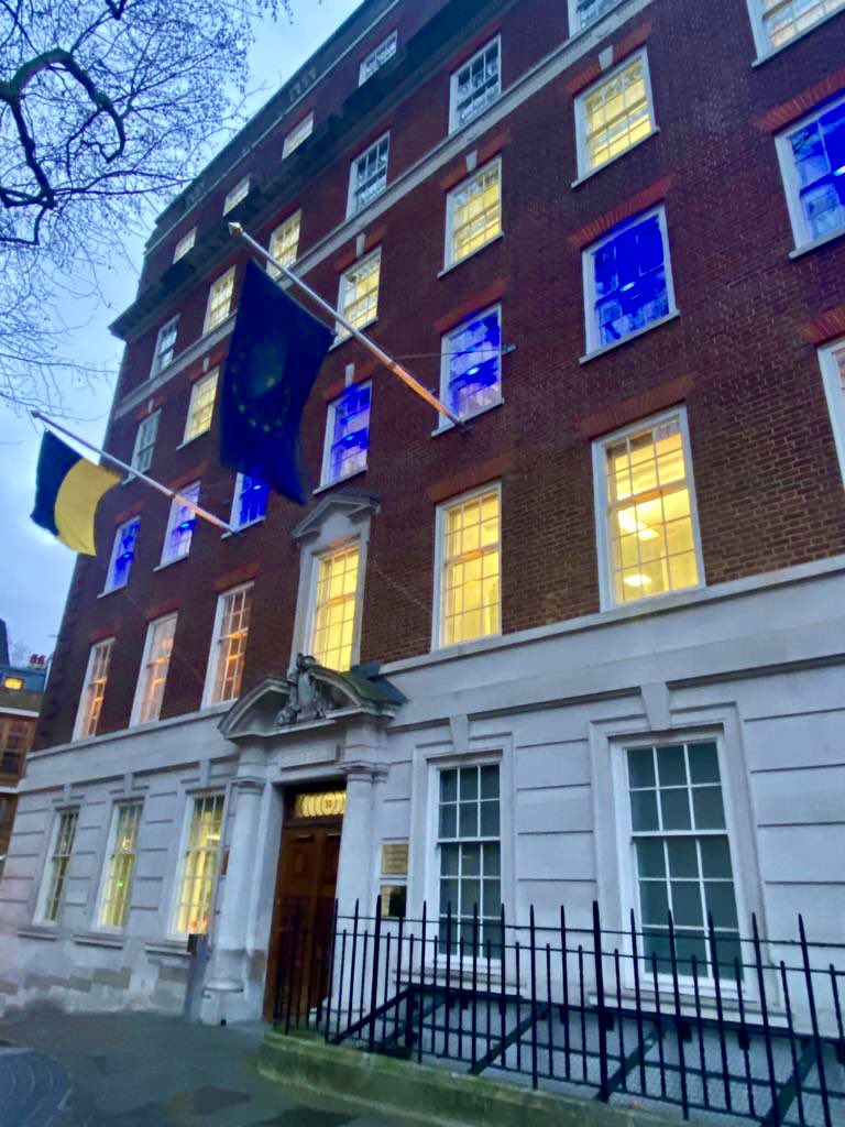 EUdelegationUK's tweet image. Tonight we will light up 🇪🇺 Europe House 🇬🇧 in yellow and blue to underscore the EU’s unwavering support to our Ukrainian 🇺🇦 friends, fighting already for one year to defend their nation against Russia’s  military invasion. 
#SlavaUkraiini #EUunity