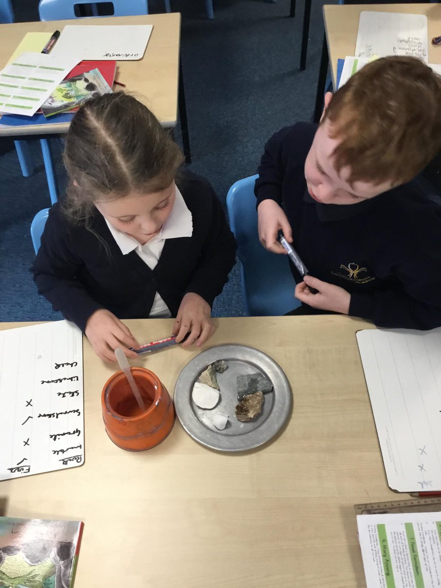 GCA_learning's tweet photo. Sycamore Class have been testing whether or not rocks are likely to be sedimentary by dropping vinegar on them and observing the effects. Excellent work Year 3 scientists #GCAscience #GCAexperiences #ACES_creativity @Mr_CPettit https://t.co/4KQxJiw9Qi