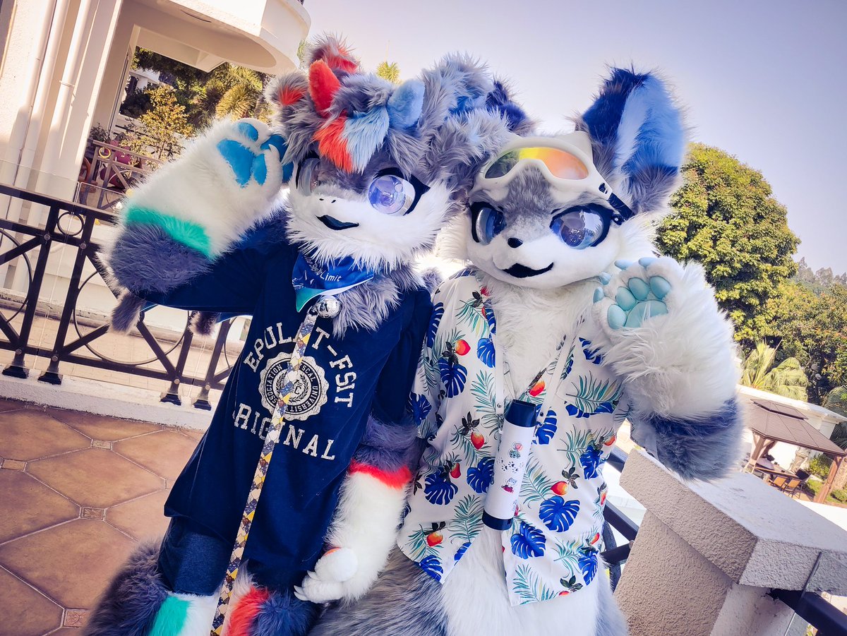 是跟勺子聚聚的合影！
#FursuitFriday