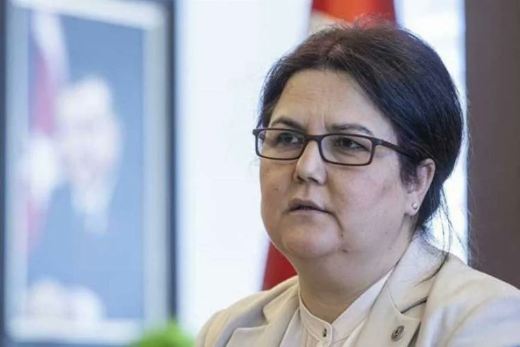 Biri,  Aile Bakanı olan şu vasıfsıza
Gaziantep'ten getirilen ve babalarını depremde kaybeden 9 yetim çocuğun, Sakarya'da İsmailağa cemaatine bağlı yatılı Kur'an kursunda gönderildiğini söylesin.

Aile Bakanlığı ne işe yarar ⁉️

DERHAL O ÇOCUKLAR DEVLET KORUMASI ALTINA ALINSIN‼️