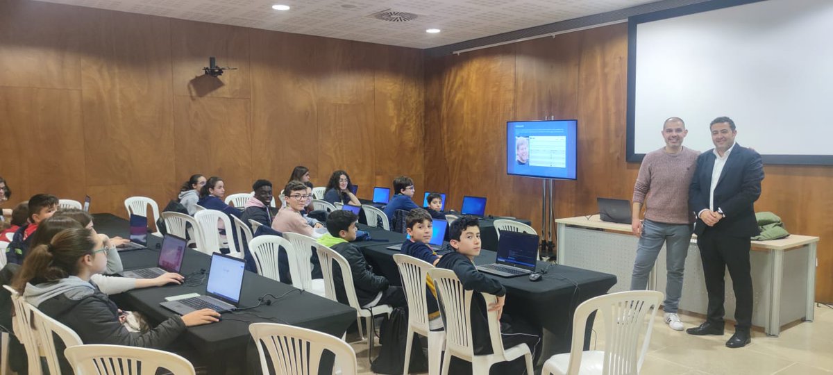 cogittrm's tweet photo. 📲💻José Luis Sánchez Sánchez, vicepresidente de #COGITTRM, visita el evento de #DGMakers #eMotion2023 en #Murcia a lo largo de esta mañana @MMM_Academy @jhierroalvarez @DgMakers @acarmitt #IoT #Phython #Teleco #Innovación #Telecomunicaciones #5G #Redes 📝 https://t.co/LZk5I6LqKP