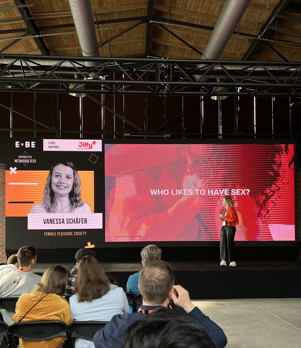 vicosvv's tweet photo. @Karribijam asking important questions on stage of the #cotmfest
@FPS_NFT https://t.co/CSUfySEop5