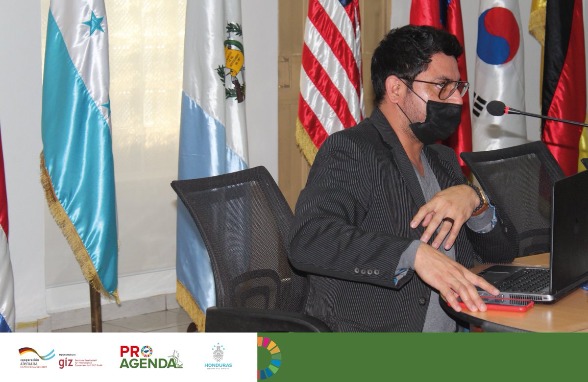 GizHonduras's tweet photo. 1/2 Bajo el liderazgo del @INE_Honduras y la  @sernaHN, con el apoyo de #ProAgenda🇭🇳🇩🇪 se llevó a cabo la 2nda reunión del Comité Estadístico de Cambio Climático con la participación de varios sectores, dónde se acordó una propuesta de plan de trabajo para el resto del año . https://t.co/8iWfBFaCCY