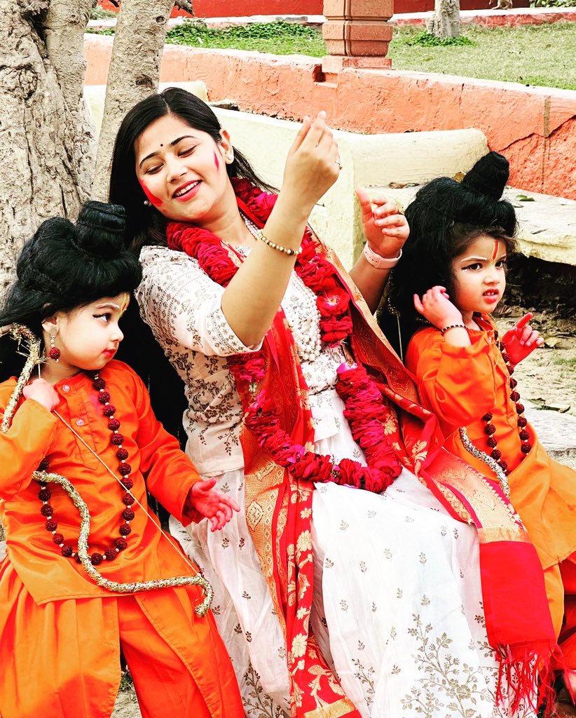 devinehaji's tweet photo. मेरे राम लखन 🌸😊

#glimpseofvideoshooting https://t.co/JpiiDBDraV