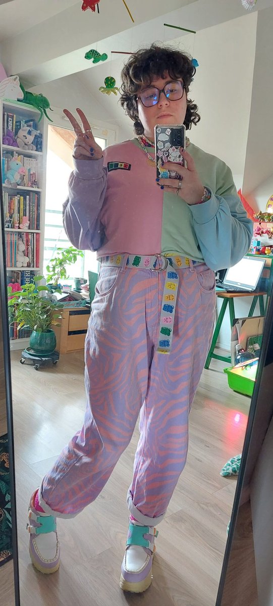 unecheniiiille's tweet photo. Allay 💛🤍💜🖤
My range #enbytastic #NonBinaryFinery https://t.co/yCmTpJAVeD