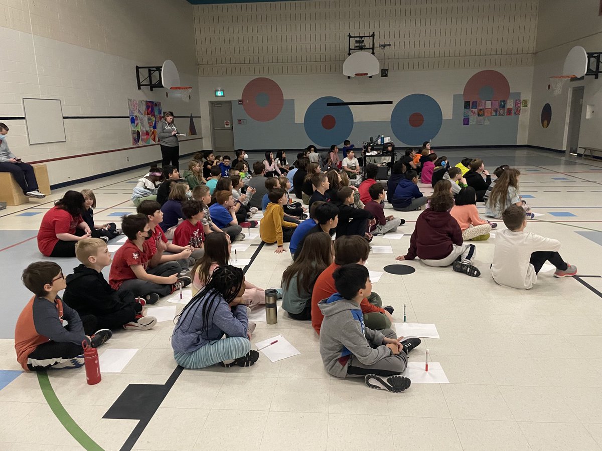 P2Moss's tweet photo. Ss in gr. 4,5,6 learning to curl online with ⁦⁦@RedeemerOCSB⁩ ⁦@HollyBorutskie⁩ ⁦@MsGaleOCSB⁩ ⁦@ocsb_MsKalil⁩ ⁦@jennmadgeocsb⁩ ⁦@bentemariak⁩ ⁦@KristaPrior⁩ #curling #snowday https://t.co/fjZrz8HjHU