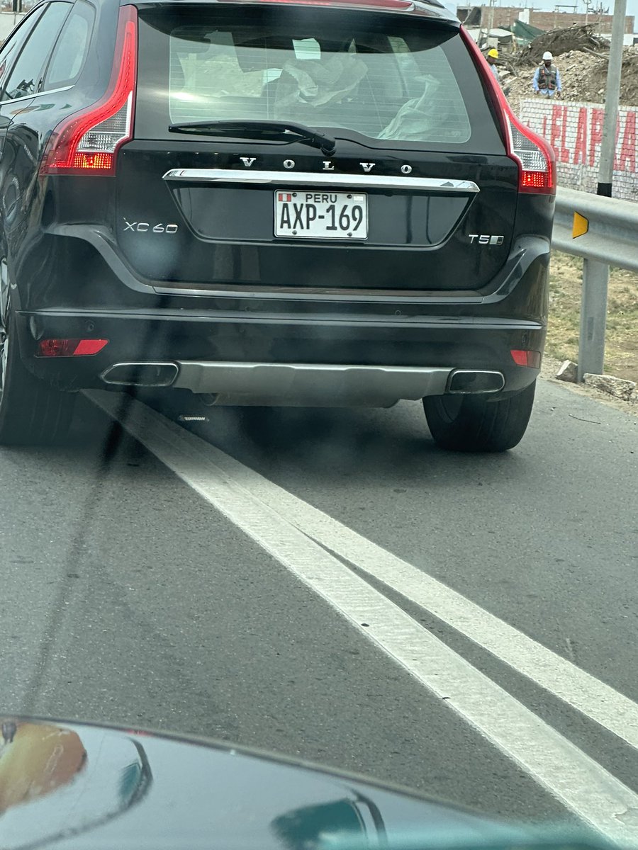 CarlosBasombrio's tweet photo. Usar la vía auxiliar en la carretera es una falta grave, pone en riesgo la vida de terceros y una grandísima con…
Ayuden a exponerlos https://t.co/C0chC3gHCe
