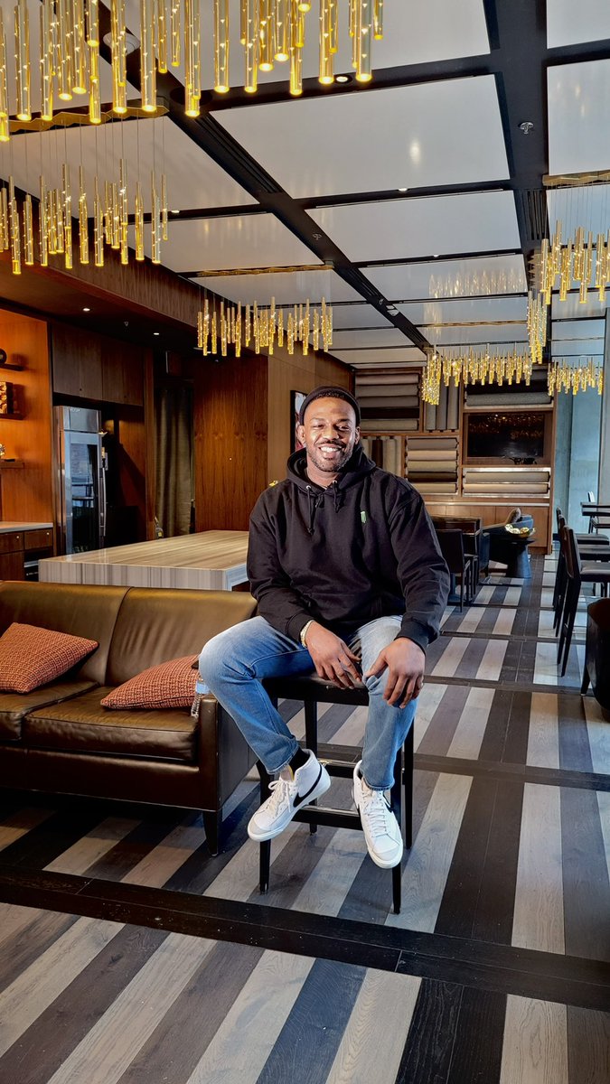 🎬 Jon Jones X <a href="/RMCSportCombat/">RMC Sport Combat</a> ! 

🎙 Partir à New York et interviewer l’un des GOAT du MMA.

🥊 Transition chez les poids lourds, son combat contre Ciryl Gane, ses ambitions. 

À retrouver ici ➡️ youtu.be/r5whgJrwuLs
🎥 <a href="/Poujal/">Romain Poujaud</a> à la réal