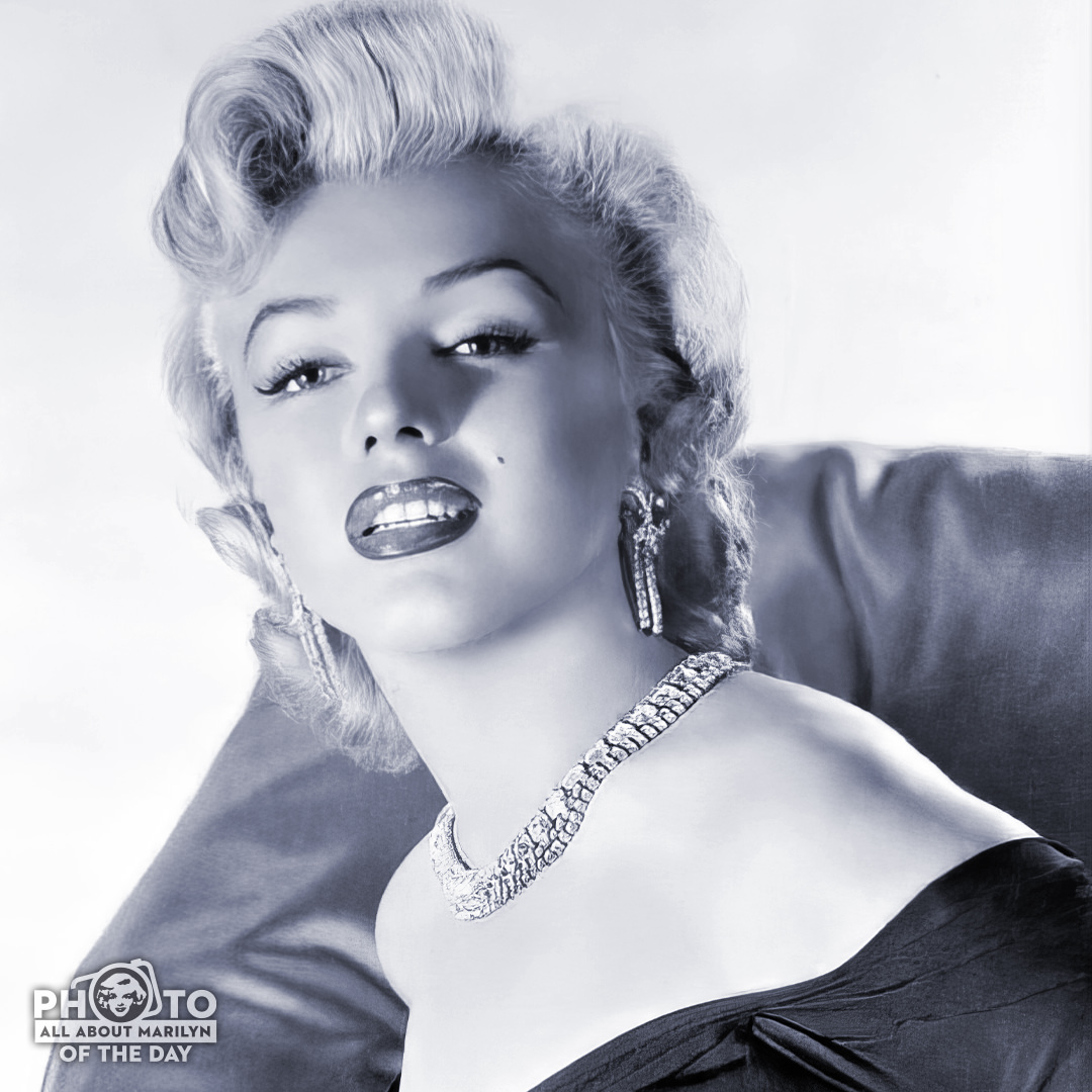 MARILYN MONROE #PhotoOfTheDay — #Iconicphoto of Marilyn bedecked in jewels. #whataface 💋.

#MarilynMonroeFans #AllAboutMarilyn #MarilynMonroe #Marilyn #MarilynMonroeStyle #VintageHollywood #icon #MarilynMonroefan #50s #vintageJewelry #legend