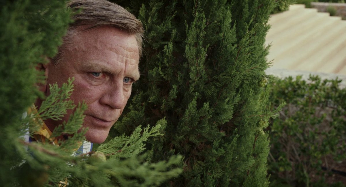 DiscussingFilm on Twitter "A director’s commentary for ‘GLASS ONION A