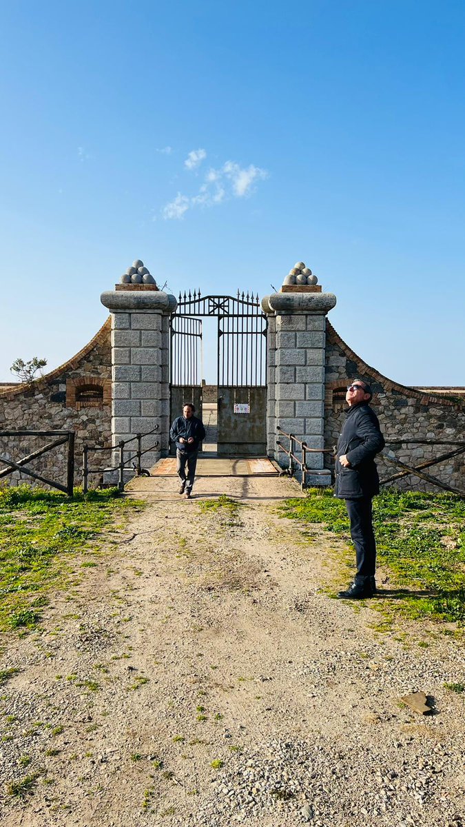 🔭 Esplorazioni e riflessioni per #MediterraneiInvisibili in vista della #secondaedizione della #LaBiennaleDelloStretto
Pianificando tappe, percorsi e valorizzazione del territorio e del sistema dei forti in vista del 2024 con Rocco Repaci, <a href="/alfonsofemia/">Alfonso Femia</a> e tutto il team!