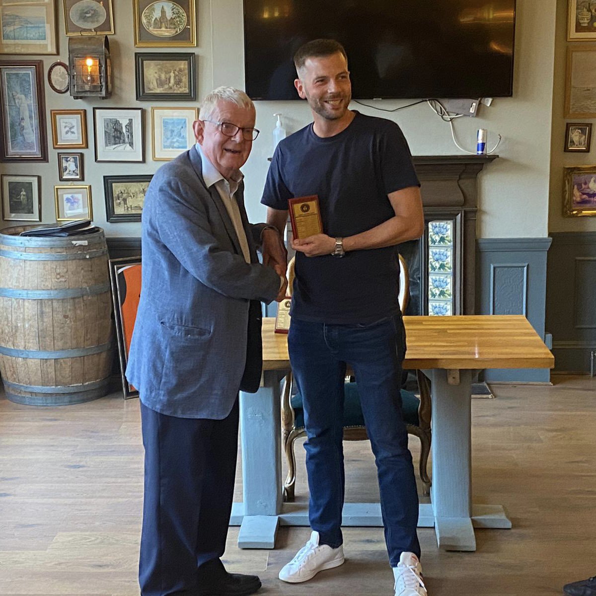 BarnetLeague's tweet photo. As a commentator Motty covered 10 World Cups, 10 European Championships, 29 FA Cup finals and commentated on almost 2,500 televised games.

He also continued to find time for his beloved Roving Reporters over the years regularly attending their presentation evenings. https://t.co/LRKPSPz2W1