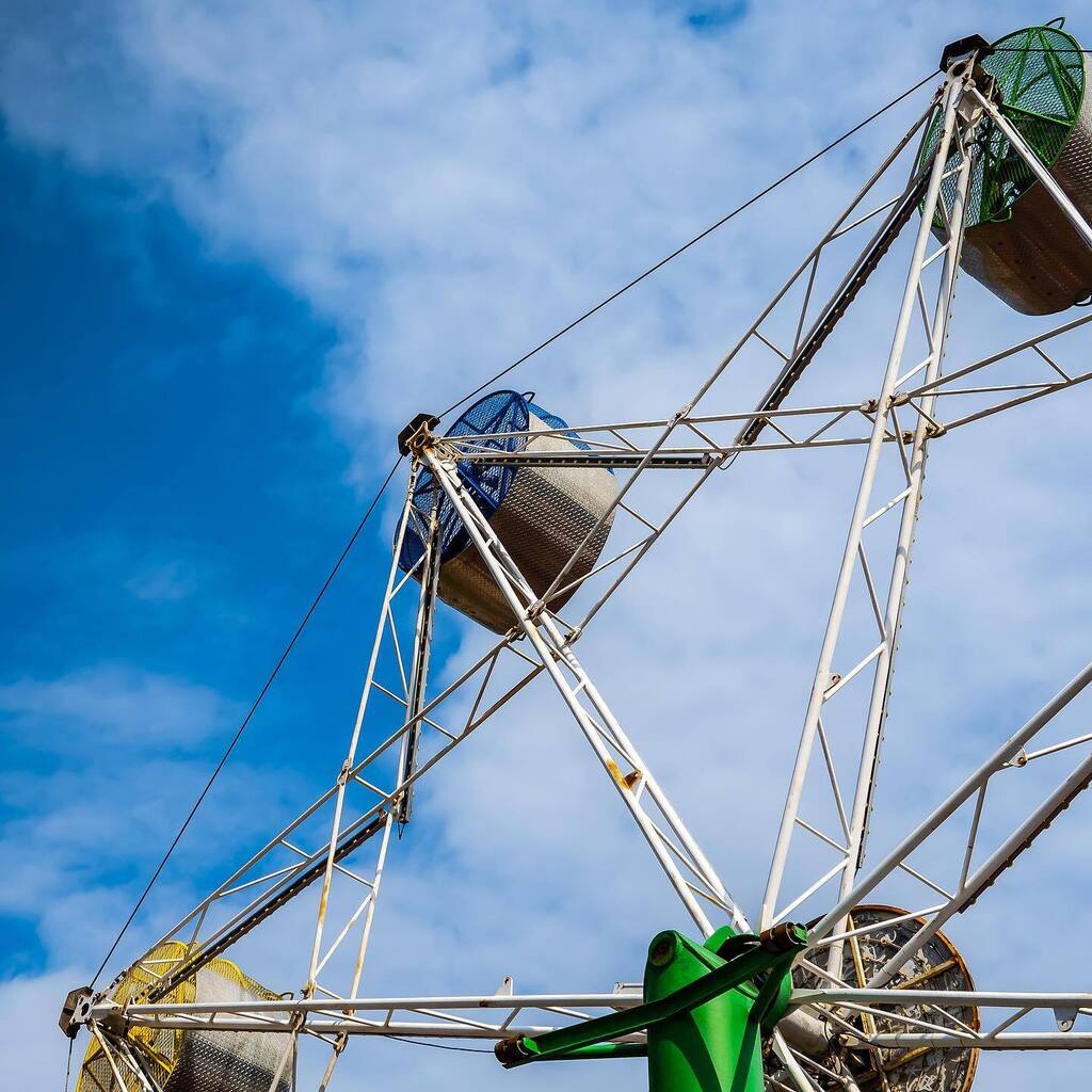 Wheeling in the Sky •
•
•
•
• #ferriswheel #superhubs #shootermag #justgoshoot #visualambassadors #depthobsessed #ourvisualvibes #optimalmoments #meistershots #loaded_lenses #lensible #liveauthentic #leagueoflenses #theimaged #edgygrams #eclectic… ift.tt/uEkONXl