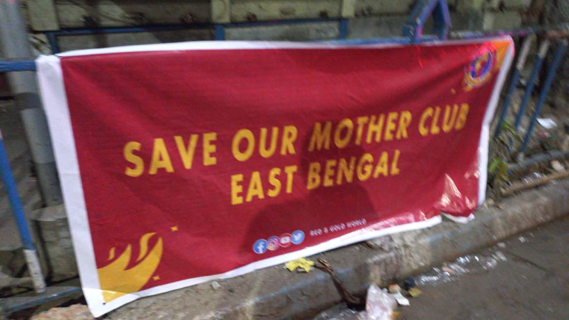 WeAreRGW's tweet photo. #BoycottDerby banner in the city of Joy by us. #WeAreRGW #JoyEastBengal #KeepSupportingUs #KickOutNitu #RajaEberCharoGodi https://t.co/tGgZe8ss60