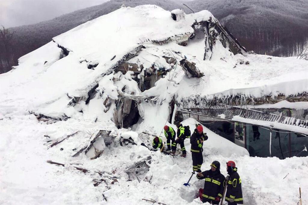 ChiranAngelgela's tweet photo. La sentenza per la tragedia di #Rigopiano è un insulto alla giustizia e ai familiari delle 29 vittime. 
Vergogna https://t.co/2WKLZJMnGL