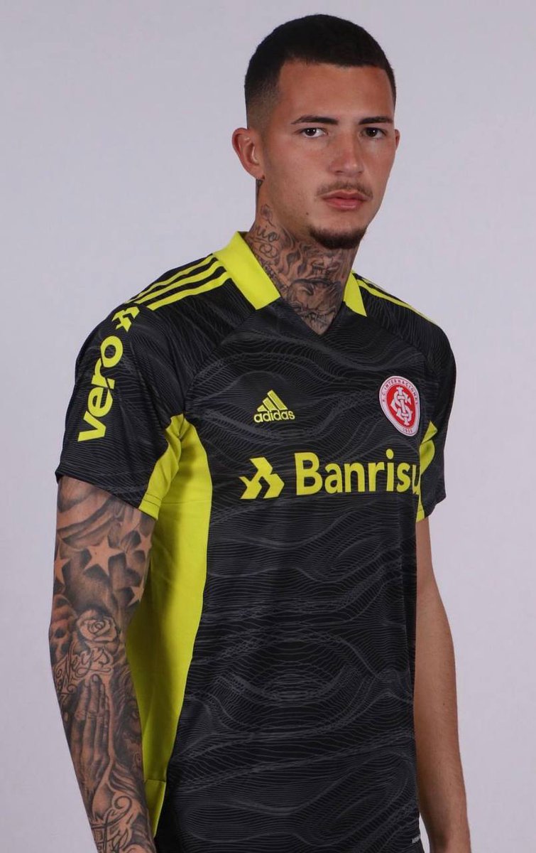 A N D E H tweet media