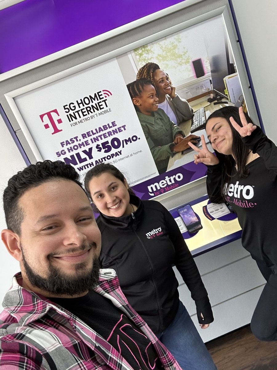 Lgonzal97's tweet photo. Check out our amazing switcher deals with the Fairfax team #fairfax #DMVLEGENDS @kcampbel46 @EdgarEmejia11 @thayesnet https://t.co/TMqo3Hu877