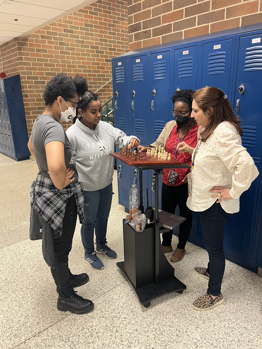 ThisIsMsKnight's tweet photo. Lunch duty turned into a chess lesson. I’m taking advantage of creative opportunities to engage @RobinsonSSNews students! #studentengagement https://t.co/Om9lEhaafq