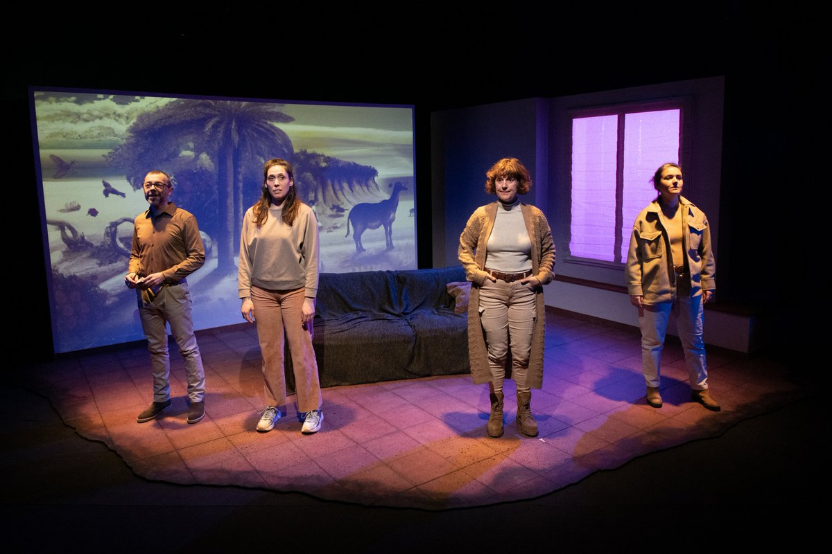 "[BLANK] és un poderós quadre impressionista de dolor dels oblidats".  

Santi Fondevila ja ha vingut a veure [BLANK] i ho podem llegit al @diariara.
Moltes gràcies!!!

ara.cat/cultura/teatre…