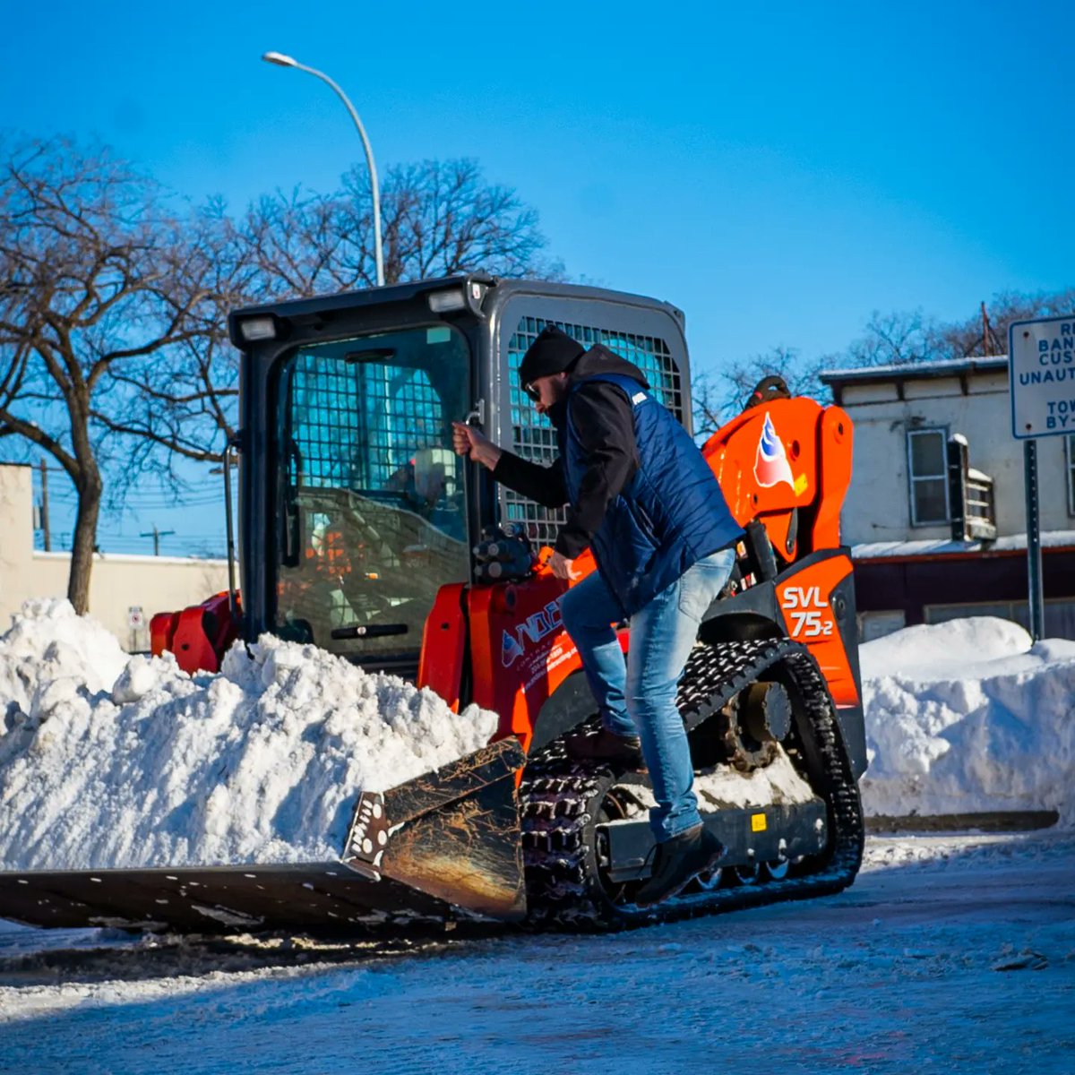 andesremoval's tweet photo. Our Kubota SVL75-2 in action 2023 Winter Season https://t.co/WWduYLQqE4