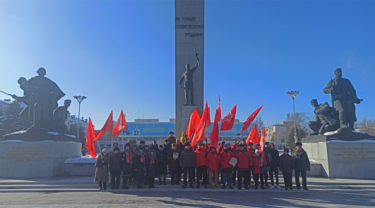 Коммунисты Брянщины отметили 105-ю годовщину создания Красной Армии.
kprf32.com/news/kommunist…
#23февраля #Брянск #ДеньСоветскойАрмиииВМФ #КПРФ