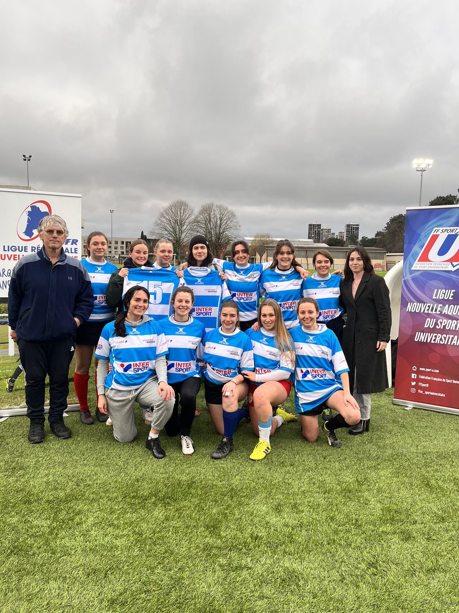 #FFSU <a href="/lnasu_bordeaux/">Ligue Nouvelle-Aquitaine FFSU - Bordeaux</a> et <a href="/ligue_na_rugby/">Ligue Nouvelle-Aquitaine de Rugby</a> fiers et heureux de concrétiser le partenariat par un remise de kit équipements pour les équipes féminines du rugby développement <a href="/NvelleAquitaine/">Nouvelle-Aquitaine</a> . La VP <a href="/SaubusseC/">saubusse cecilia</a> récompense les équipes.