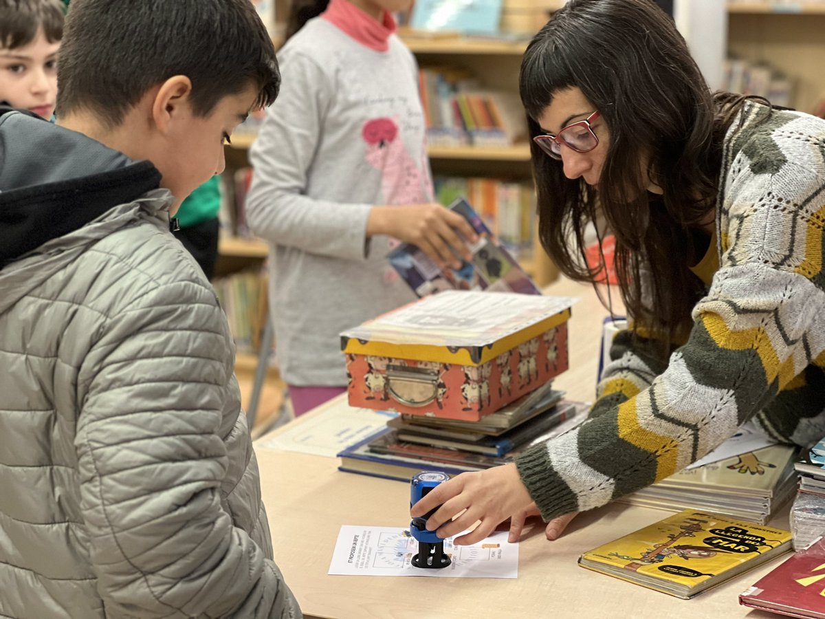 masiperera's tweet photo. 📚El passaport del DUC està tenint molt d’èxit! I tu? Ja has vingut a la Biblioteca a buscar el teu? Un passaport que neix amb l’objectiu d’incentivar les activitats que es promocionen des de la biblioteca i el gust per la lectura. #biblitots #passaport https://t.co/b0RGO8uALP