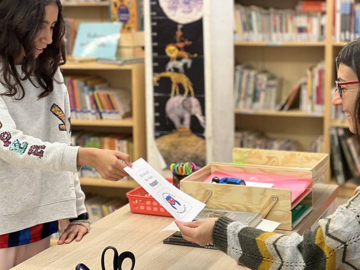 masiperera's tweet photo. 📚El passaport del DUC està tenint molt d’èxit! I tu? Ja has vingut a la Biblioteca a buscar el teu? Un passaport que neix amb l’objectiu d’incentivar les activitats que es promocionen des de la biblioteca i el gust per la lectura. #biblitots #passaport https://t.co/b0RGO8uALP