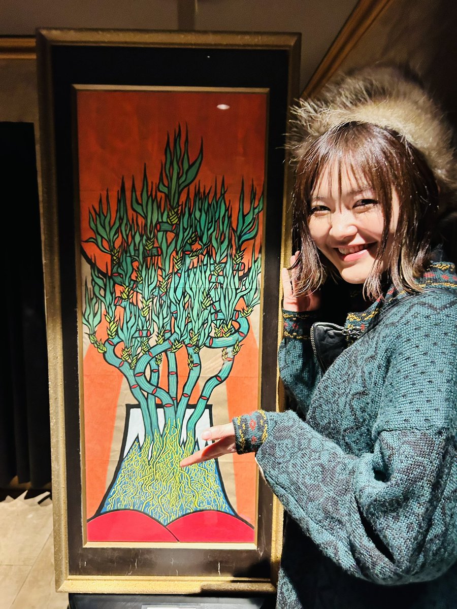 caro_narcopixy's tweet photo. 今日は、#barTIE で3/3まで行われている #AKINO さんの個展に行ってきたよ✨
原色と強い線で描かれた生命力溢れる植物達!
見ているだけで元気になれそう!
初めて訪れた場所でしたが、アフォガードパフェ、ナタデココも潜んでて美味しかった😋✨ https://t.co/dwFXQon3NS