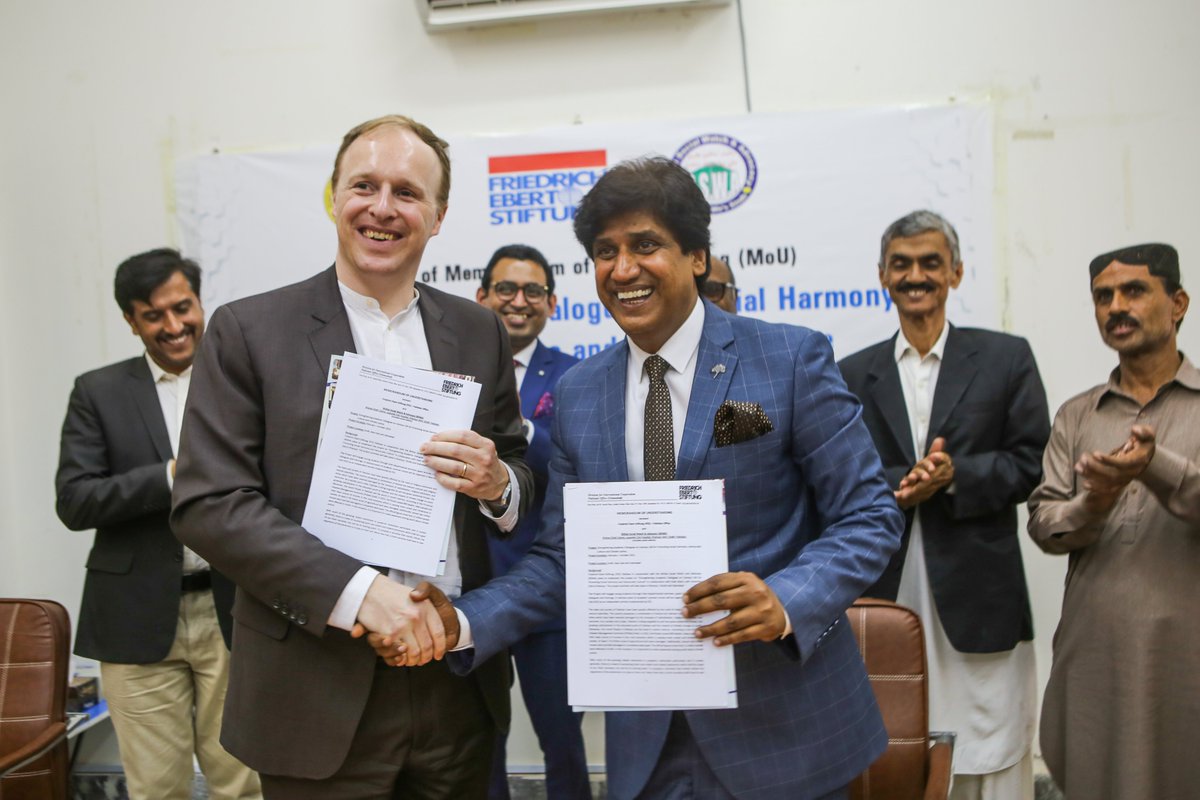 FES_PAK's tweet photo. We are renewing our long-standing partnership with @bswa_pakistan! In Khairpur FES Country Director @HegewischNiels and BSWA Chair Khadim Hussain Mirani inaugurated the next phase of the cooperation. @AbdullahDayo https://t.co/d2L3zIPdtu