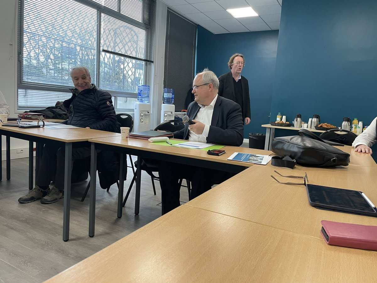 PierreMartin030's tweet photo. Ce Matin Bureau de l’@UNmissionlocale . Un objectif l’intérêt des #Jeunes et des #Territoires en préservant et rappelant la qualité du service et des résultats. https://t.co/WLPrV5KLZO