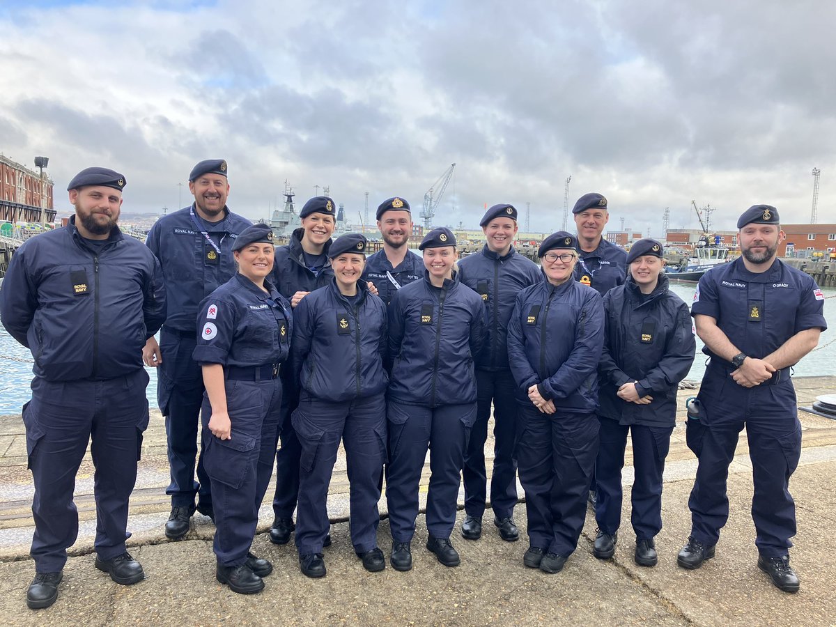 Medical Assistants (MAs) will always be at the core of the Royal Navy Medical Service. Great morning meeting some brilliant MAs working in & supporting @HMNBPortsmouth based ships. @CdreJohnVoyce @hmsdiamond @HMSDauntless @VAdmAndrewBurns @smrmoorhouse