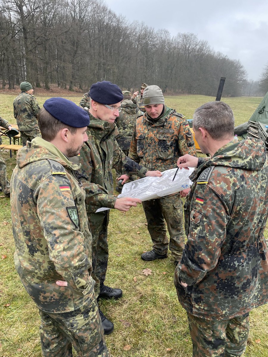 JochenDeuer's tweet photo. Zurück im Gelände bei der Ausbildung Fernmeldekompanie Eurocorps in Lebach. Klasse Ausbildung in Vorbereitung der Übung Common Gabriel und interessante Gespräche am Feuer. Unsere FmKp EC - ein unverzichtbarer Pfeiler fürs @HQEurocorps. https://t.co/qalEyom3fj