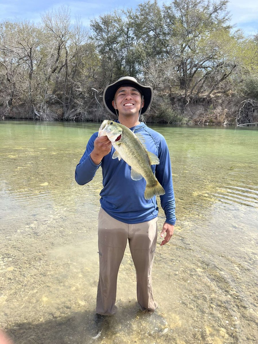 Dimosaursss's tweet photo. fish 🎣 https://t.co/qeh3sc9pKZ