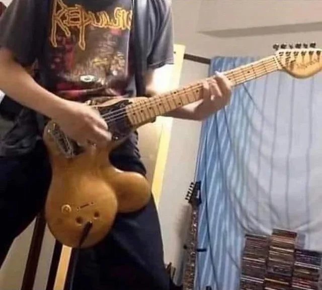 moreiraviw's tweet photo. guitarra pica https://t.co/UjSKZ0qiX2